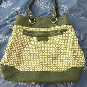 Coach Green Tote Bag with Structured Design and Dual Handles